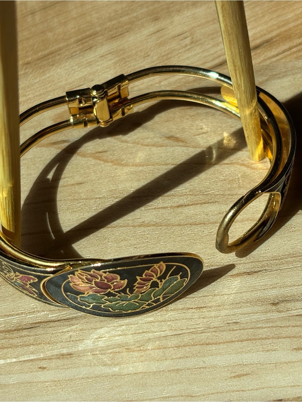 Vintage Cloisonné Gold-Tone Black Enamel Lotus Butterfly Floral Hinged Bracelet - Picture 6 of 6